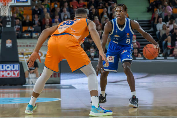 则依靠主教 则依靠主教